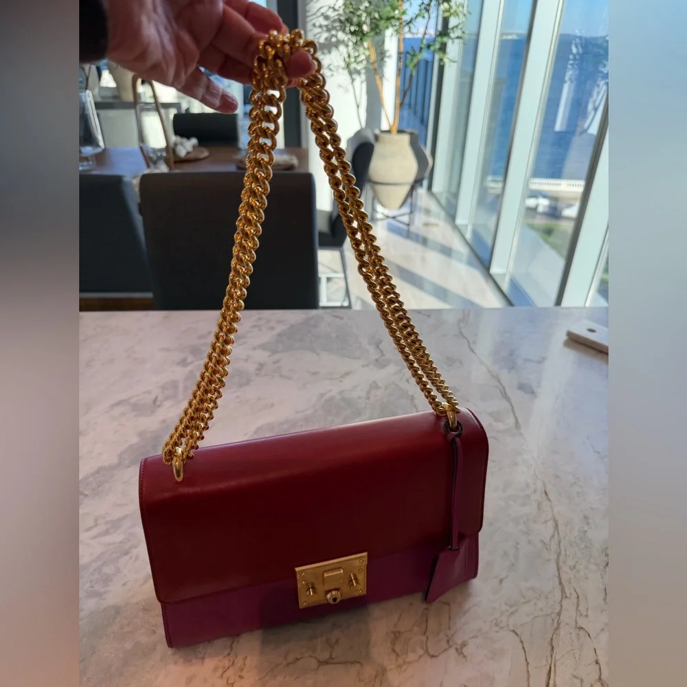 Gucci Padlock Leather Elegant Shoulder or Crossbody Bag